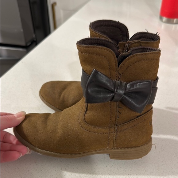 Ugg Unlined Brown Ankle Boots with Bow Kids Size 11 - Picture 1 of 9